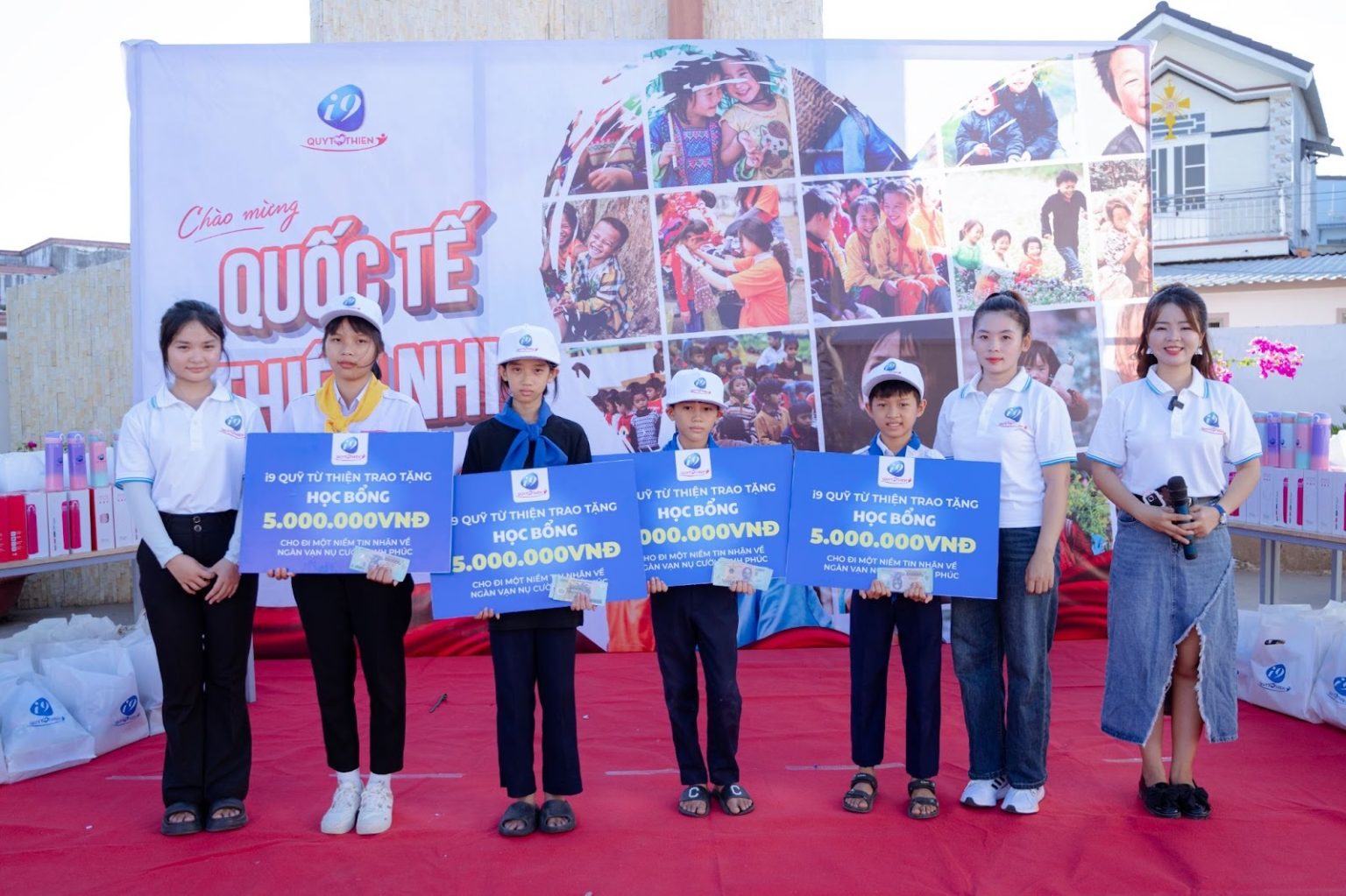 Biểu tượng chứng nhận và giấy phép hoạt động hợp pháp của một nền tảng game đổi thưởng.